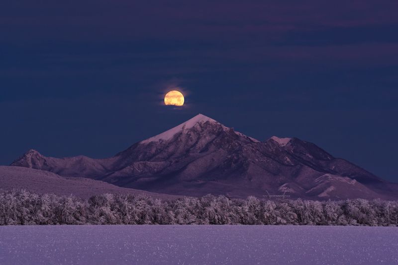 Зима, Луна и горы
