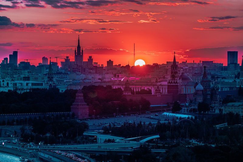 Закат Солнца над Москвой