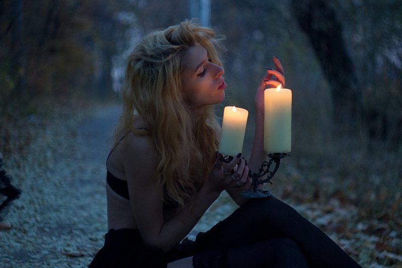 девушка,лес, творчество, день, город, свеча, изящность Во тьмеphoto preview