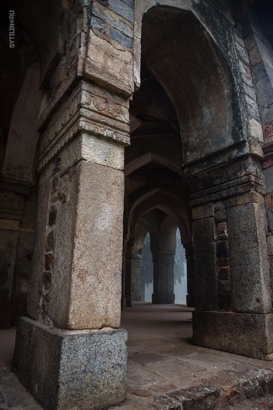 Гробница Мухаммада Шаха (15 век) в садах Лоди. Дели. Индия.