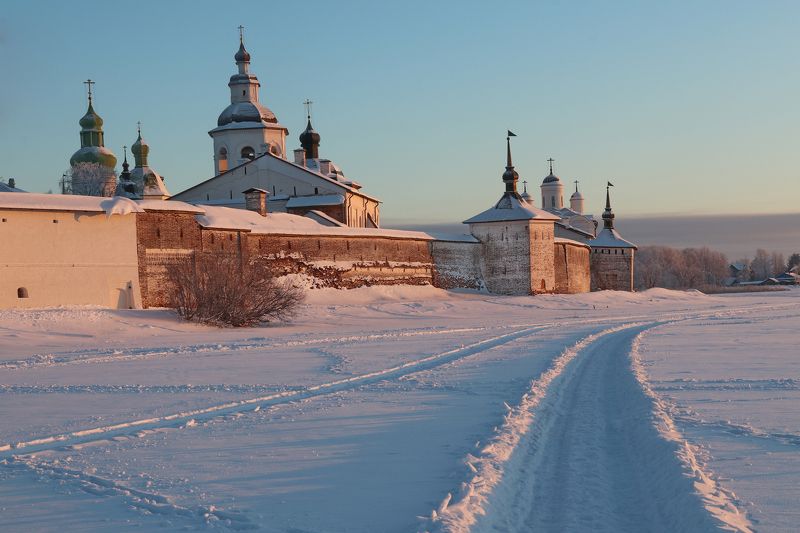 Кирилло-Белозерский монастырь на закате
