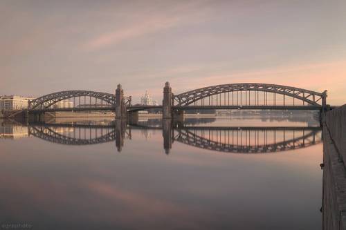 Одно весеннее утро Большеохтинского моста