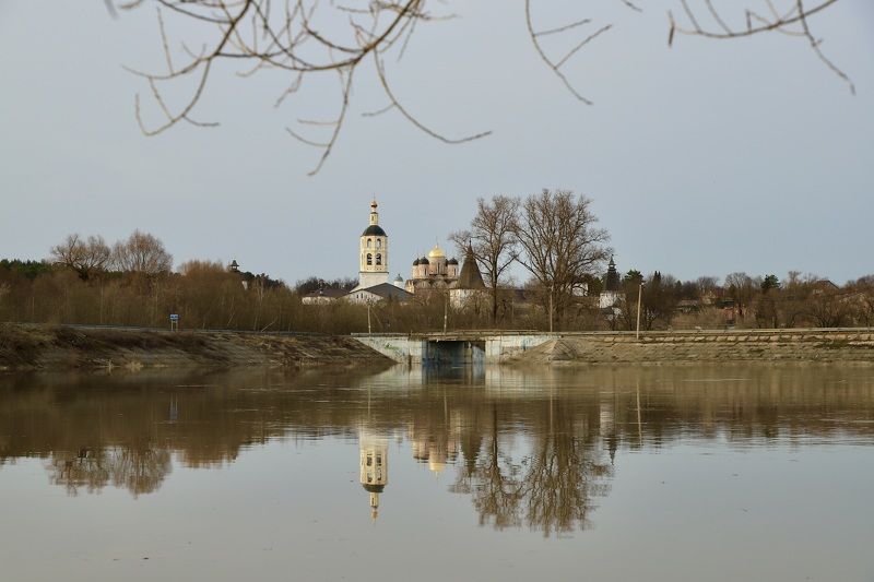 Свято-Пафнутьев Боровский монастырь ранней весной