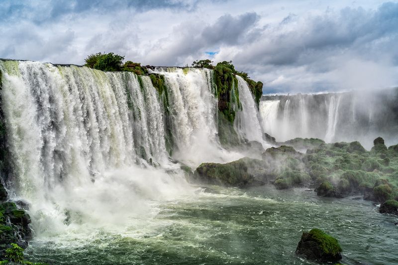 Водопады в Игуасу в Бразилии