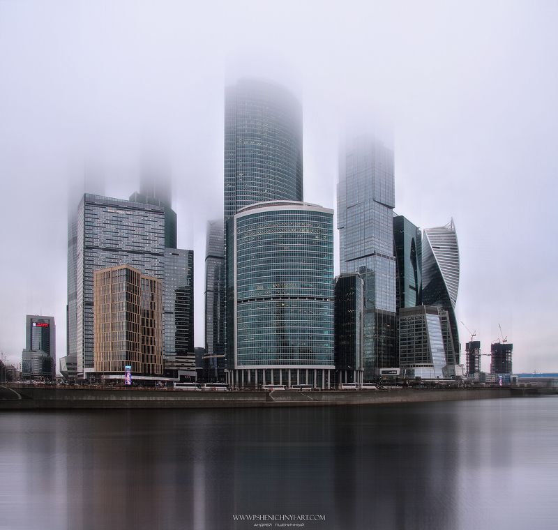 Над Москвой туман...