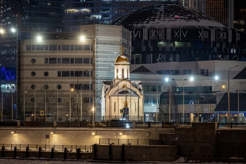 Островок Света - храм Преподобного Серафима Саровского в Москва-Сити