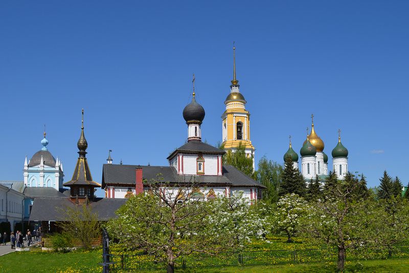 Свято-Троицкий Ново-Голутвин женский монастырь.