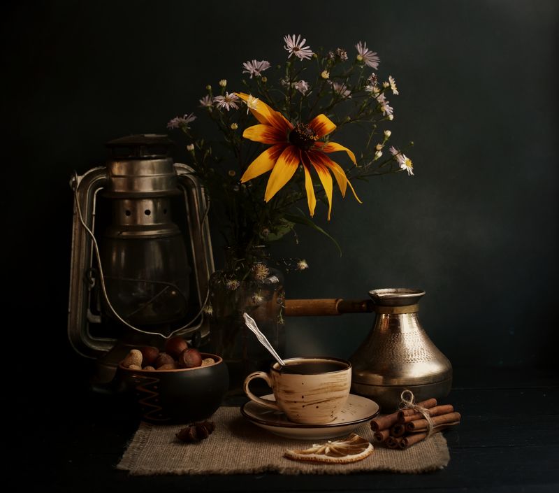 Цветы и чашка кофе...