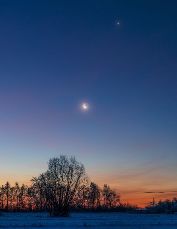 Молодая луна и Венера на утреннем небе