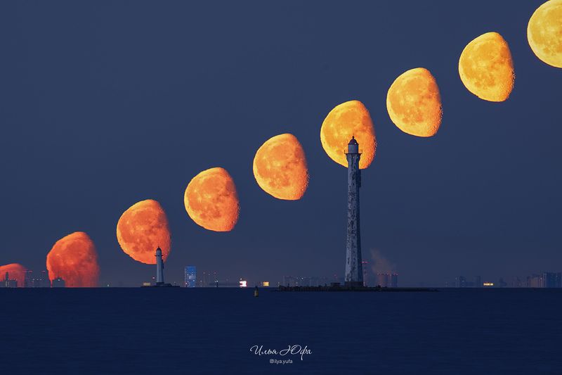 Секвенция восхода Луны за Задним Створным маяком Морского канала