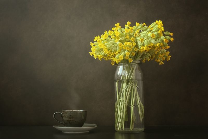 Чашка кофе и цветы..