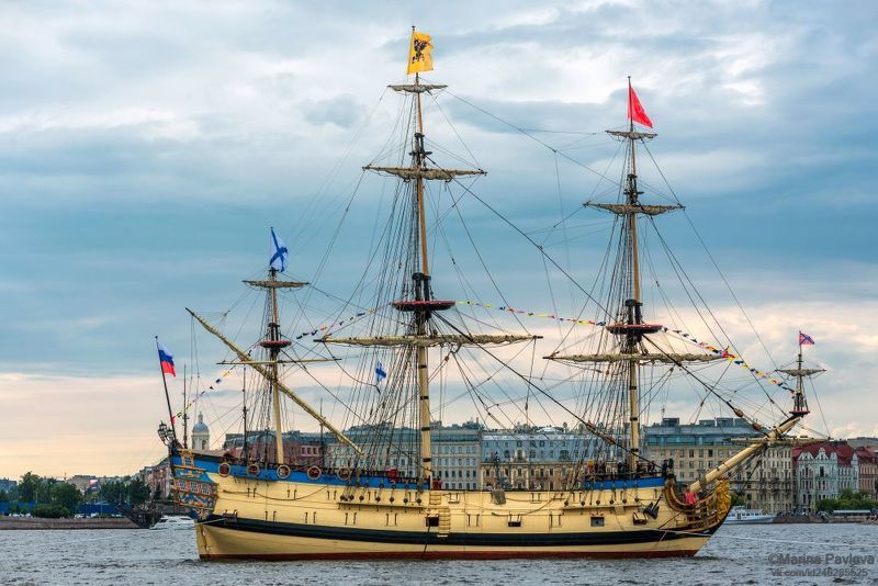 Парусник Полтава - символ победы в морской истории российской державы.