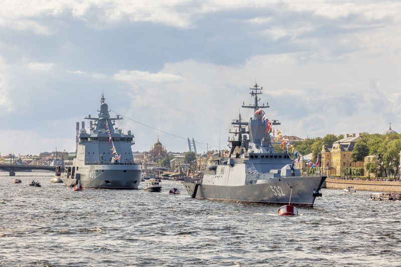 Корабли ВМФ России прибыли в Санкт-Петербург на Главный военно-морской парад