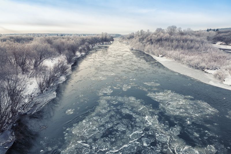 Первый лед на реке