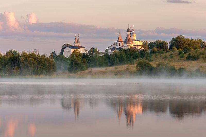 В первых лучах.