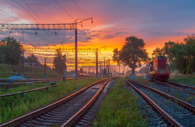 Рассвет на железной дороге )