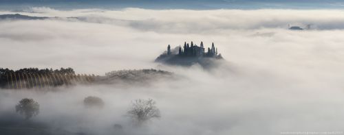 Италия. Тоскана. Туманное утро в долине Валь Д'Орча