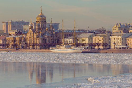 Зимним утром с Петербургом