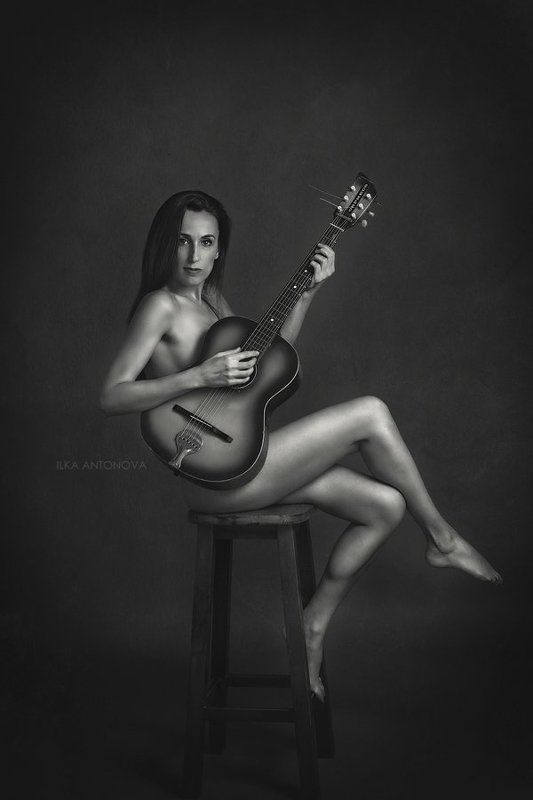 portrait, fine art, nude, erotic, sexy, woman, model, guitar Radi with guitarphoto preview