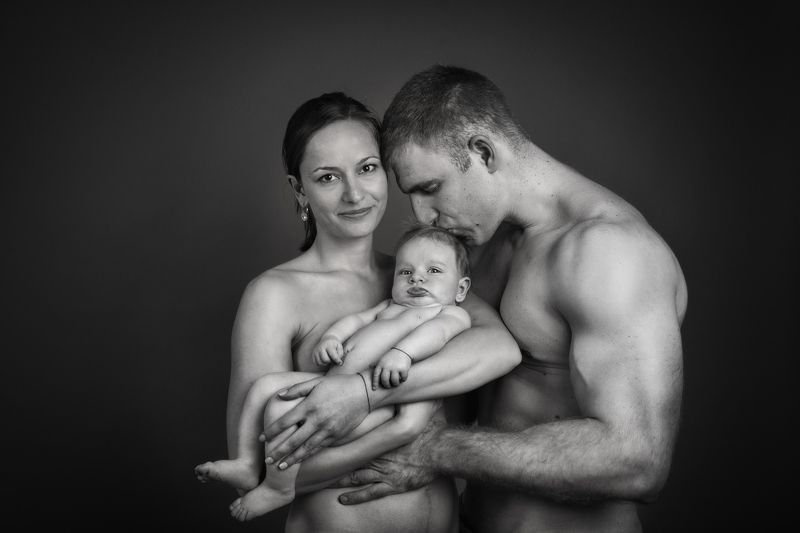 portrait, family, man, woman, baby, pure, love, affection, tenderness Pure lovephoto preview