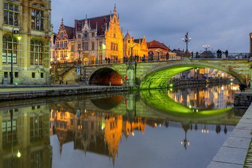 Отражения. Зеленый мост Святого Михаила в Генте, Брюгге