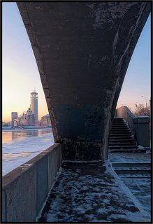 Прогулки по московским мостам. Стринги.