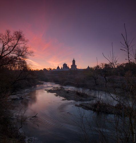 Предрассветная на реке Наре с Высоцким монастырём...