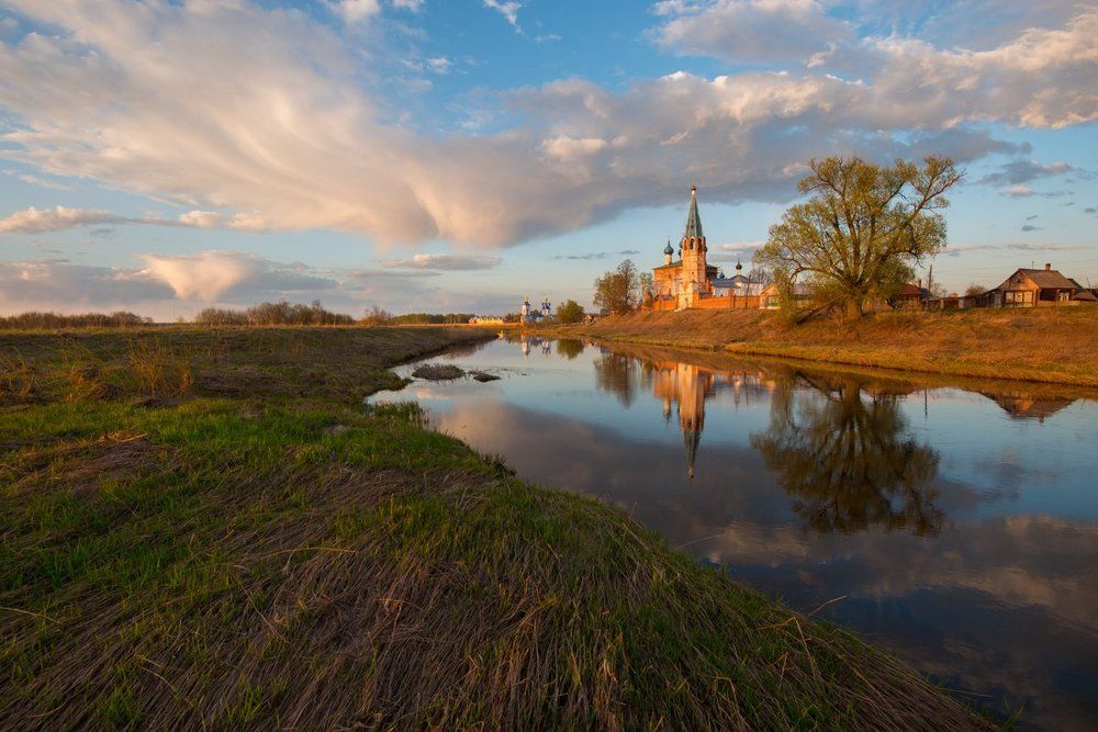 Гаснут красные крылья заката