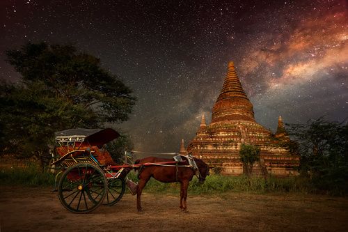 Про одинокую лошадку у древней пагоды и звезды. Баган,Бирма.