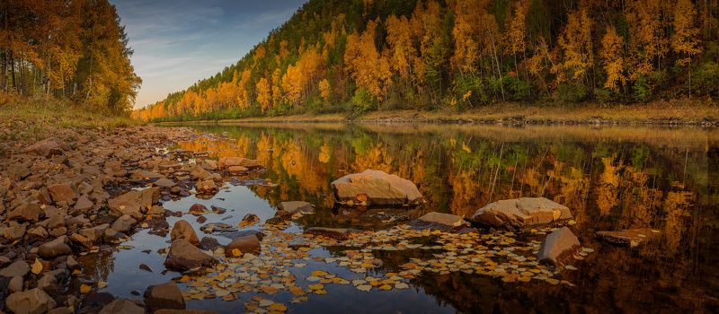 река, камни, осень, листья, вода, вечер, небо Осеннее зазеркальеphoto preview