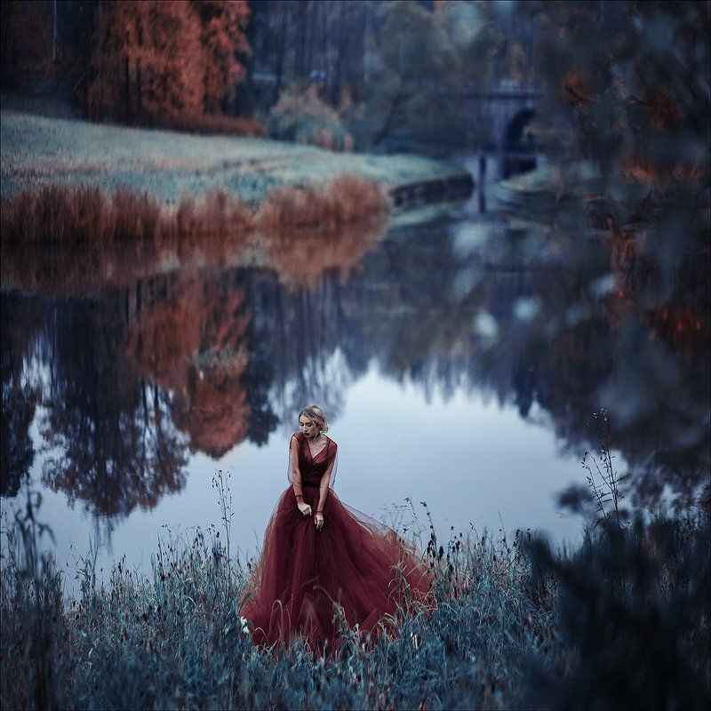 девушка осень платье река красота портрет Victoriaphoto preview