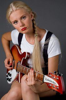 Нина с гитарой... [4]