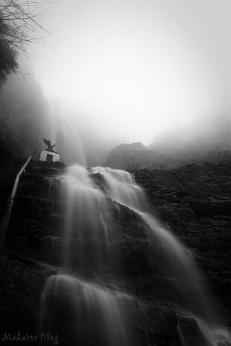 водопад в тумане
