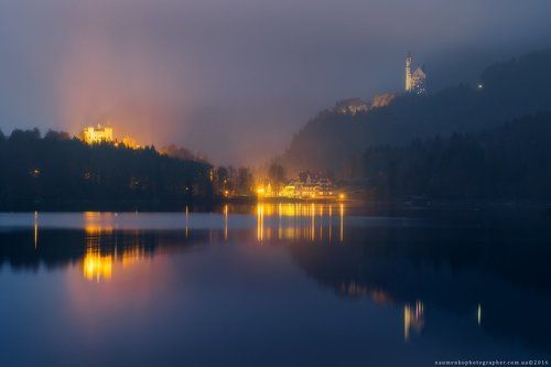 Германия. Бавария. Вид на замок Hohenschwangau и Neuschwanstein с озера Alpsee