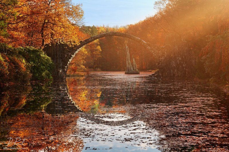 Germany, Görlitz, Stone bridge, Rakotzbrücke, Gablenz, Rakotzsee, Kromlauer Park, Europe, lake, autumn, autumn colors, reflection, travel, bridge, mirror,  Fairytale bridgephoto preview
