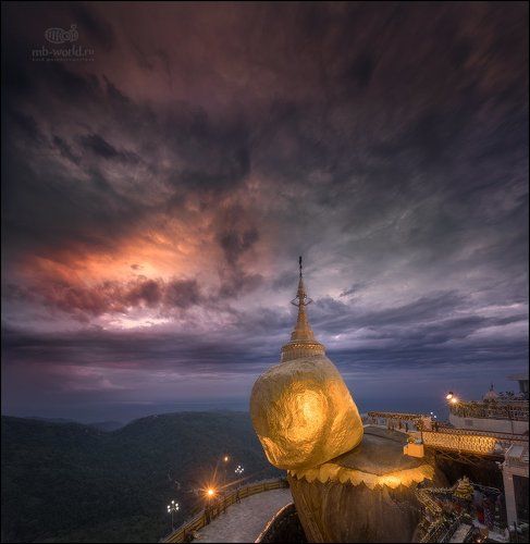 Золотой камень Мьянмы..