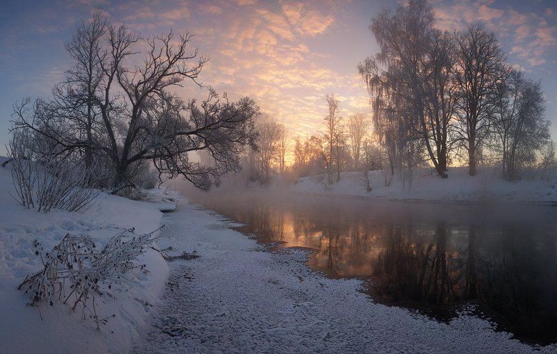 Рассвет на зимней речкеphoto preview