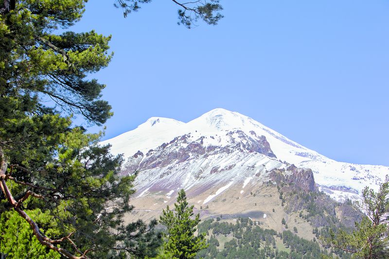 кабардино-балкария. высшая точка европы - гора эльбрус. вид с чегета Elphoto preview