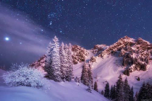 Высоко в горах зимой дуют ветры и светят звёзды