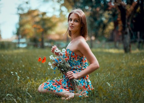 Girl with the flowers