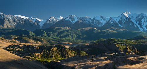 Панорама Северо-Чуйского хребта / View of the North-Chuya ridge