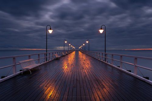 One pier, five mornings