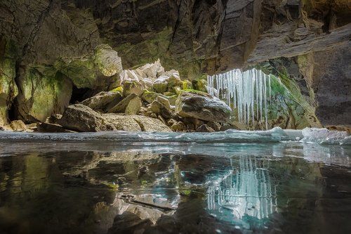 Пещеры, промерзшие до дна