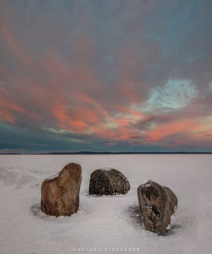 Закат над камнями