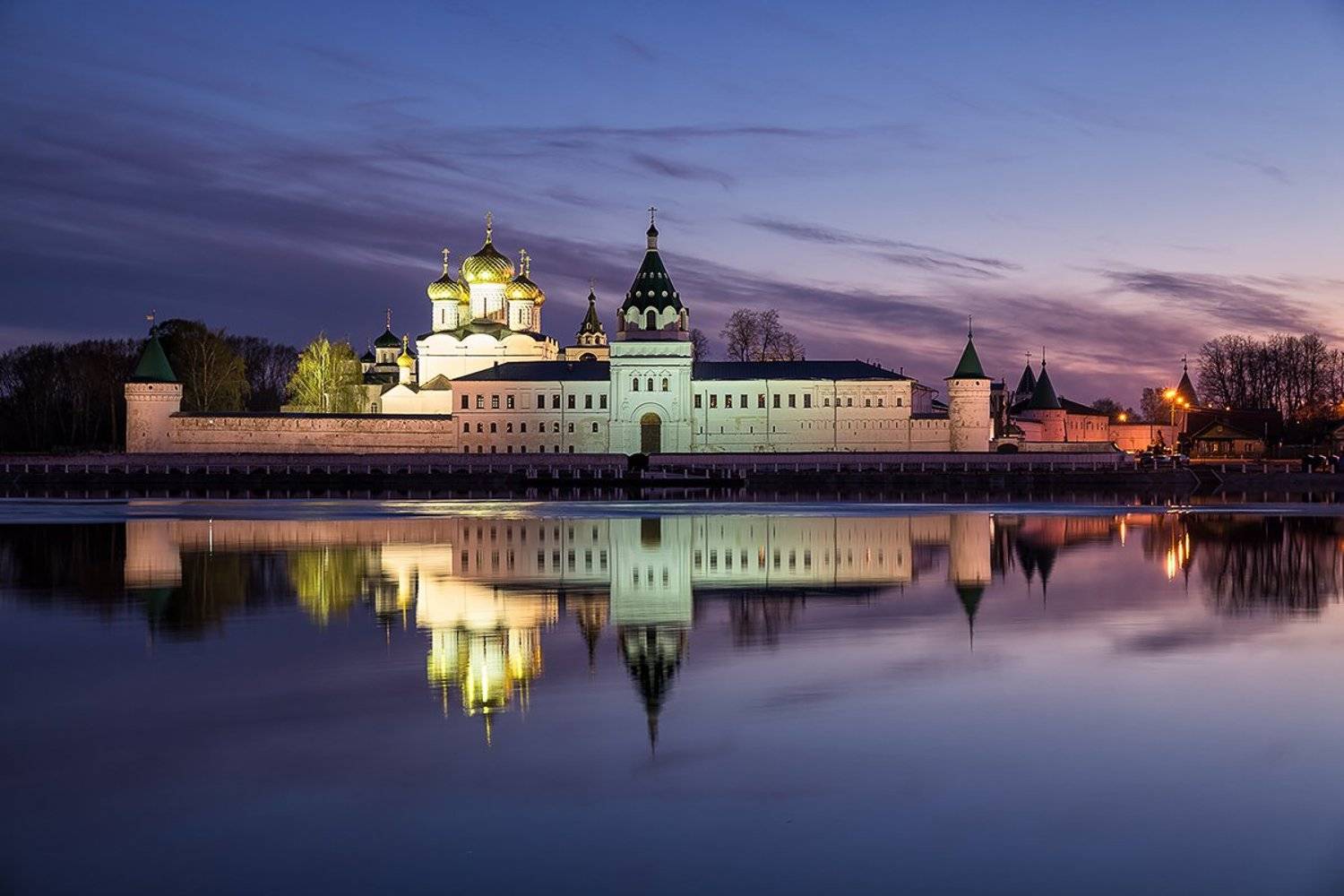 Ипатьевский монастырь Кострома ночью