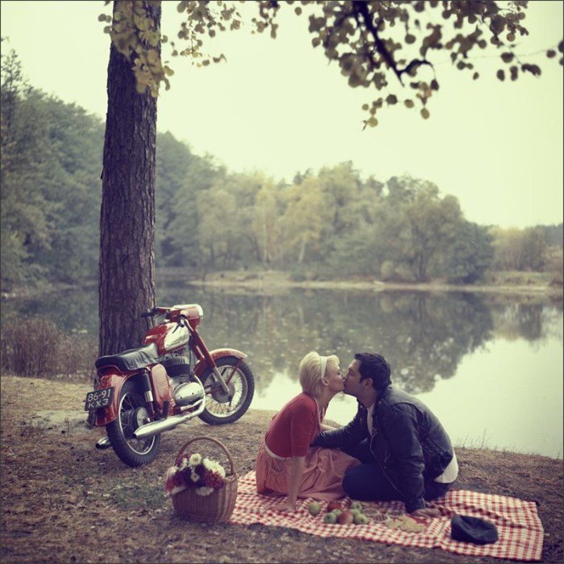 Just love life. Романтика на мотоцикле. Мотоцикл на природе. Мото любовь. Фотосессия с мотоциклом на природе.