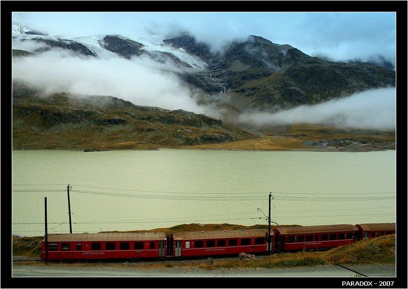 бернина, перевал, экспресс, облака, горы, альпы, paradox Красные вагоны, горы в облакахphoto preview