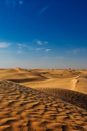 Песок, он и в Африке песок
