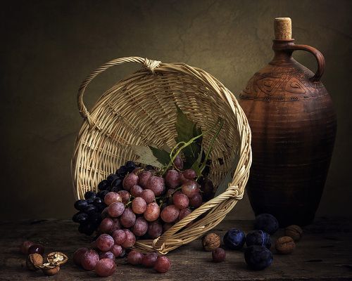 Натюрморт с корзиной винограда