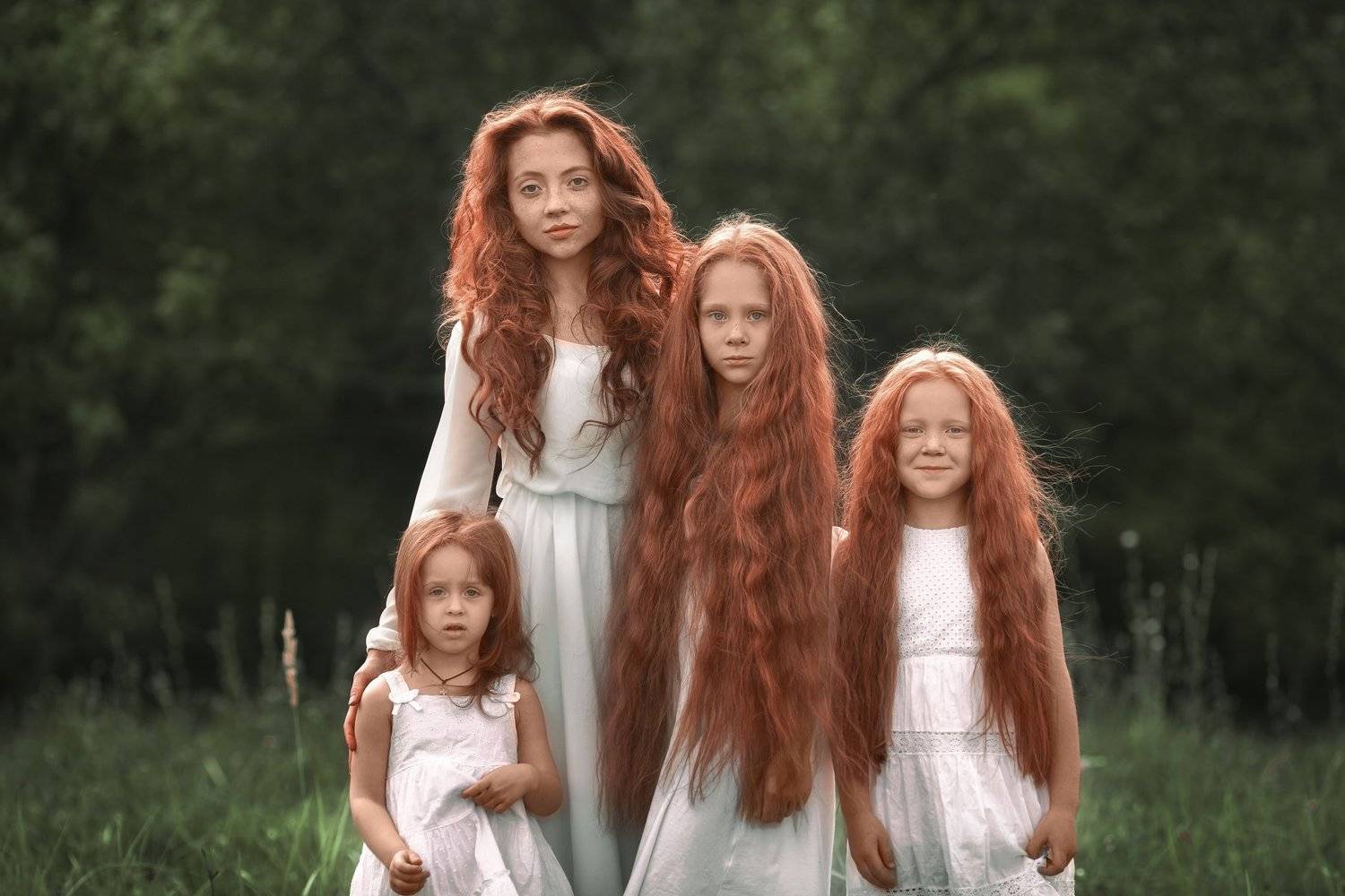 Красота сестра. Рыжие люди. Длинные волосы у детей. Рыжие ирландские девочки. Девочка с длинными волосами.